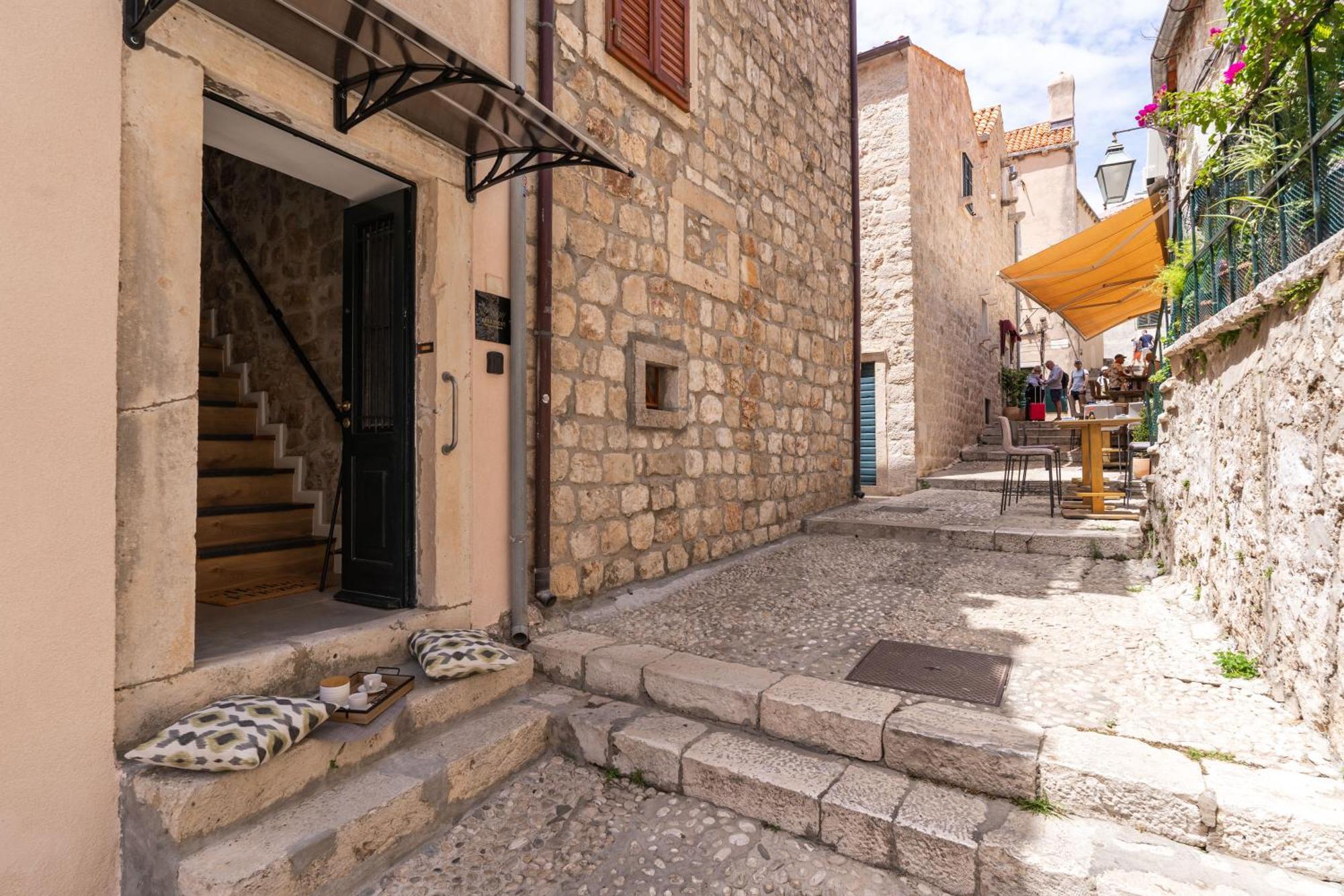 Perfect Old Town Location Two Bedroom House - L & M *