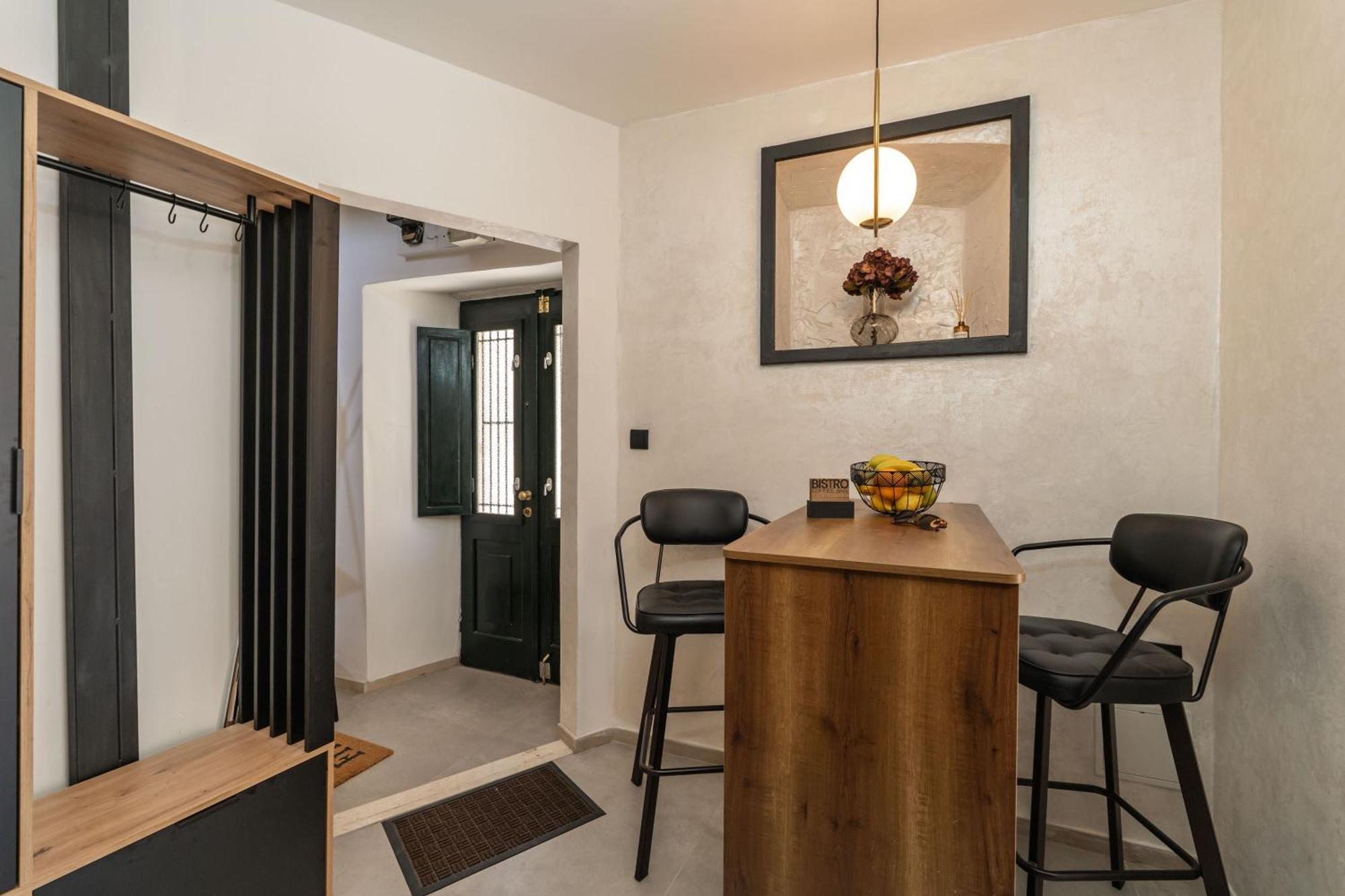 Perfect Old Town Location Two Bedroom House - L & M Semesterbostad