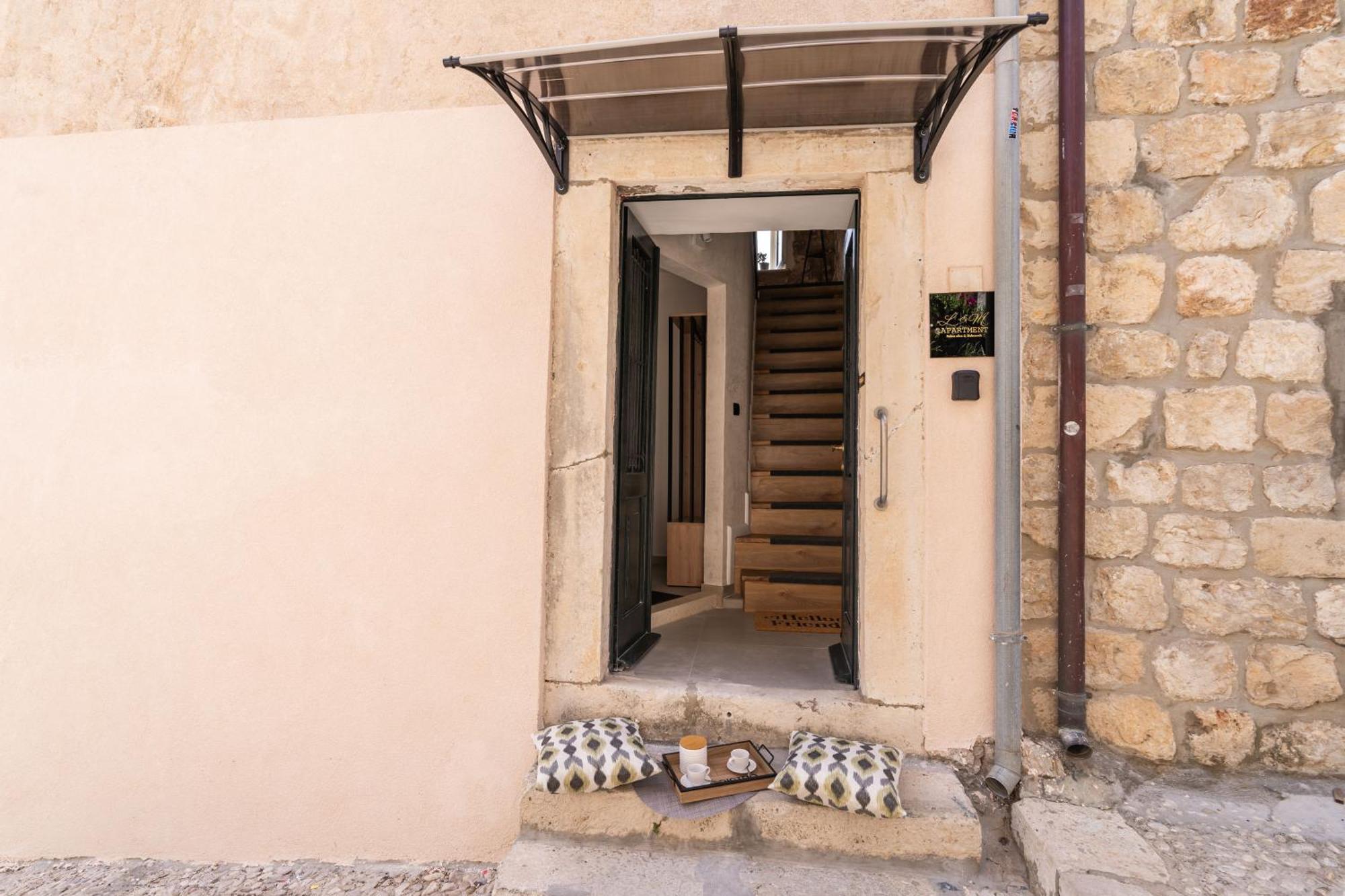 Perfect Old Town Location Two Bedroom House - L & M *
