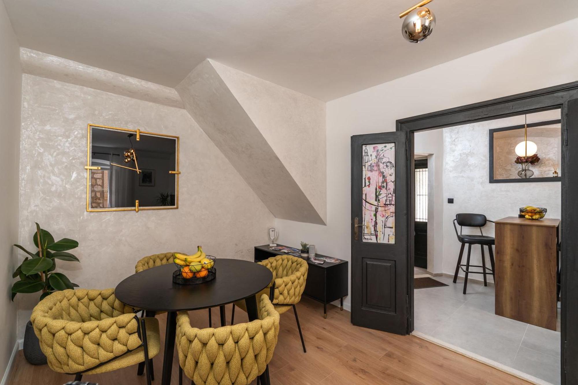 Perfect Old Town Location Two Bedroom House - L & M *