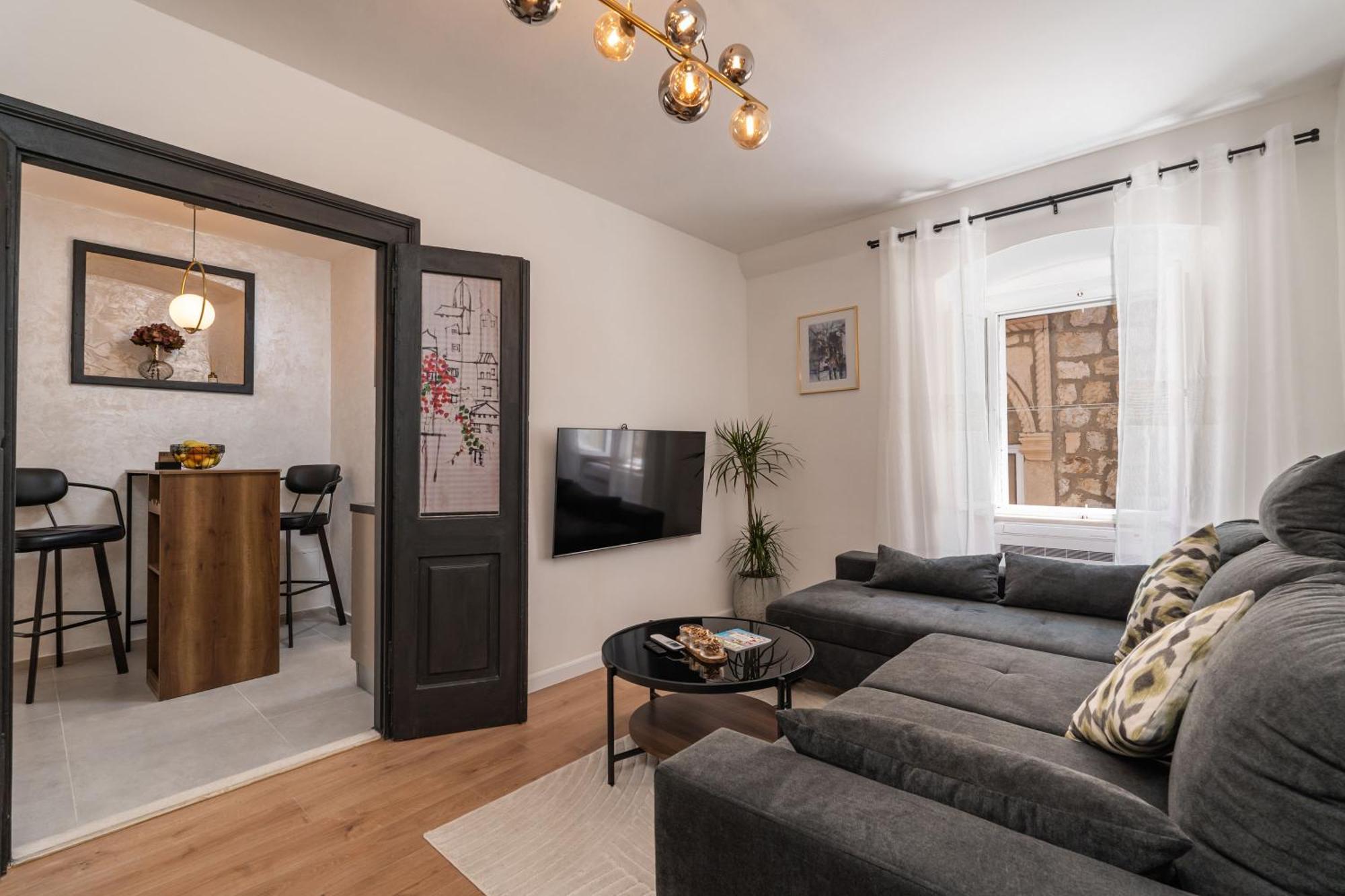 Perfect Old Town Location Two Bedroom House - L & M Semesterbostad